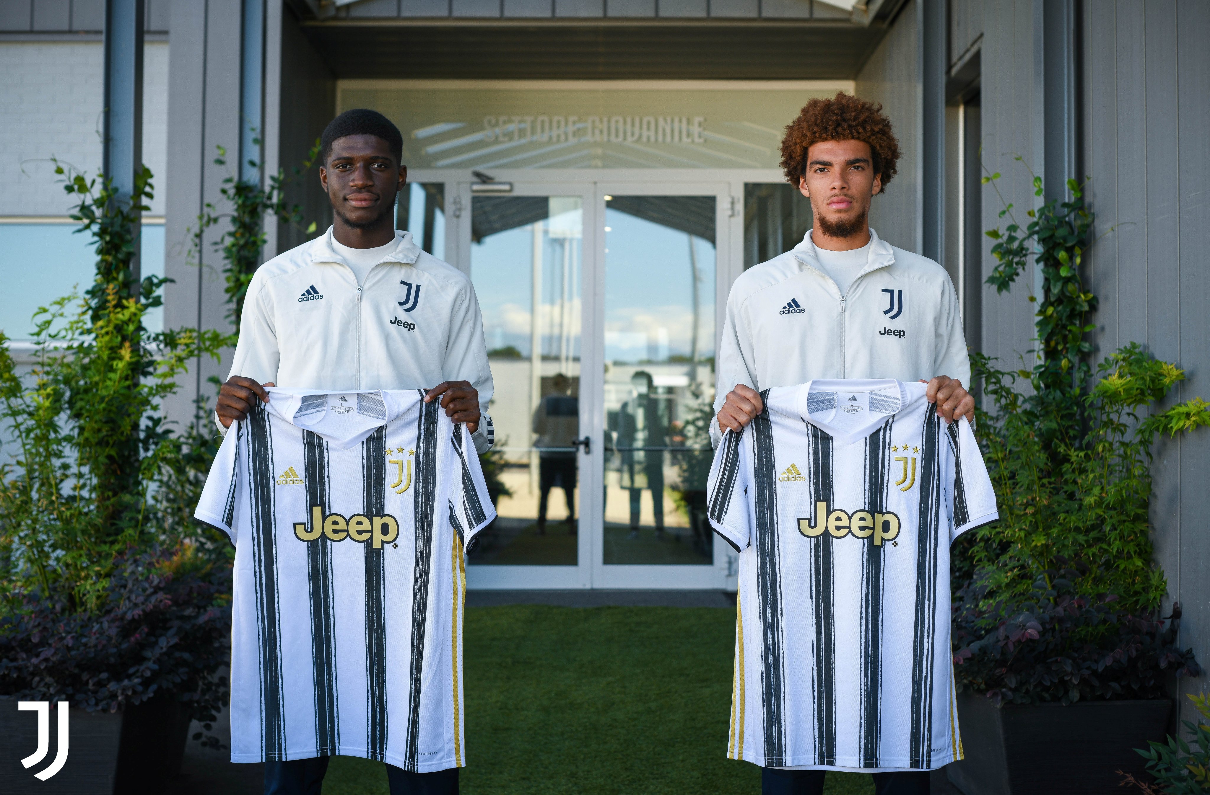 OFFICIAL : Juventus เซ็นสัญญา Iling Jr & Nzouango Bikien